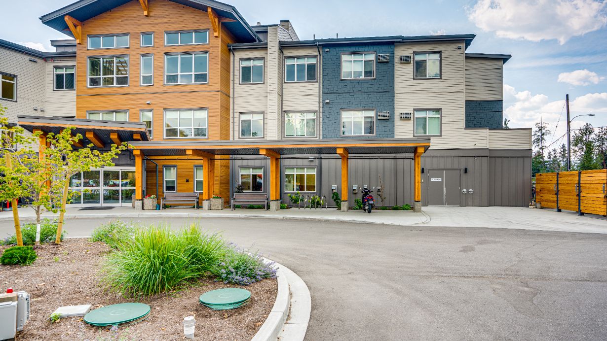 1 – DSC00156hdr Mission Creek Landing, Kelowna - exterior