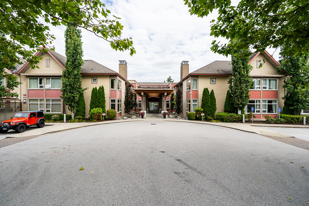 13687 62 Avenue Surrey-2 Suncreek Village, Surrey - exterior